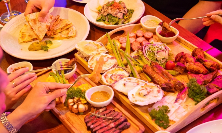 Suất Bufftet Á Âu T2-CN, Giá 649K8