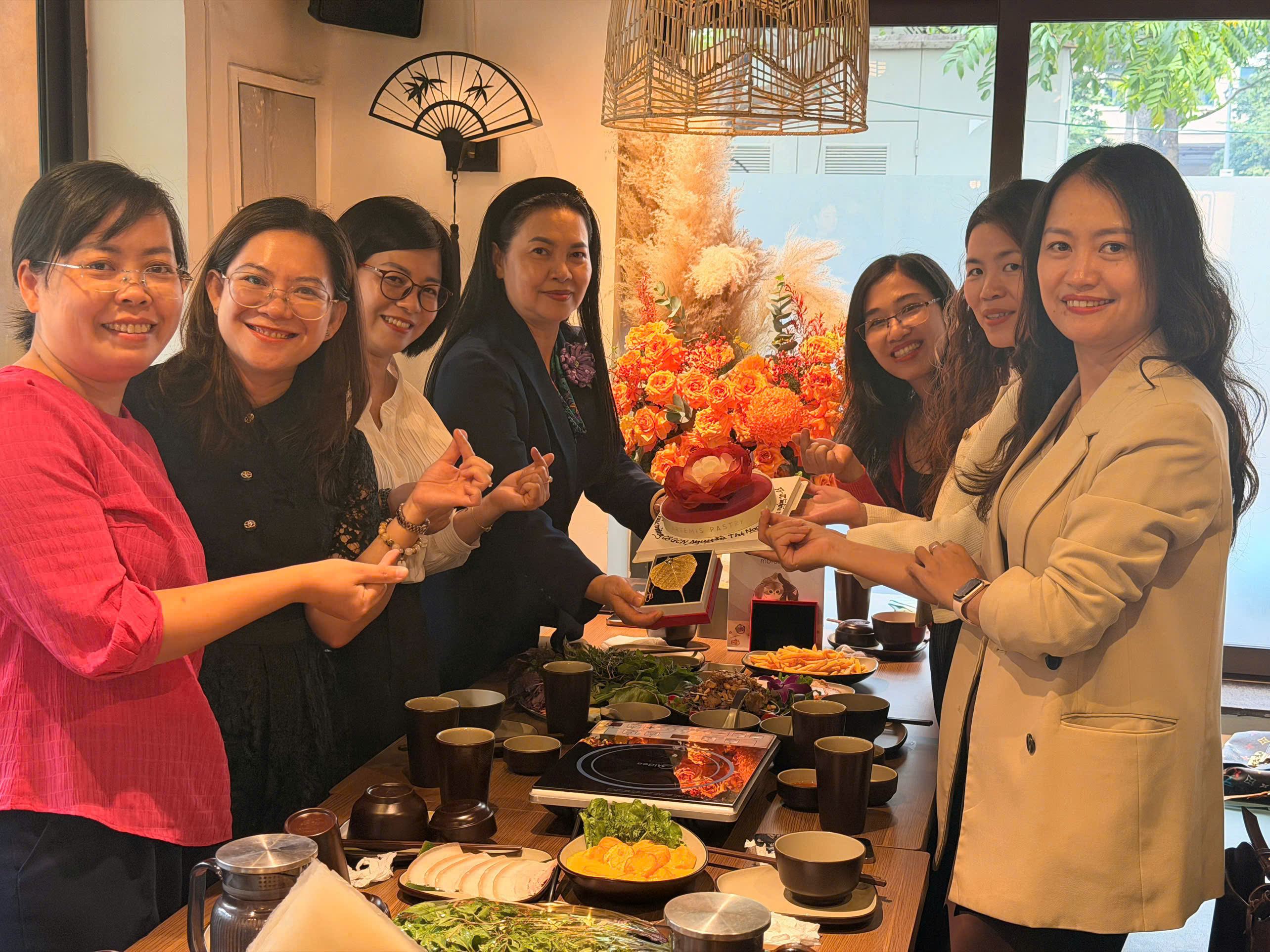 GIẢM 8%/hóa đơn cho bàn từ 4 người lớn5