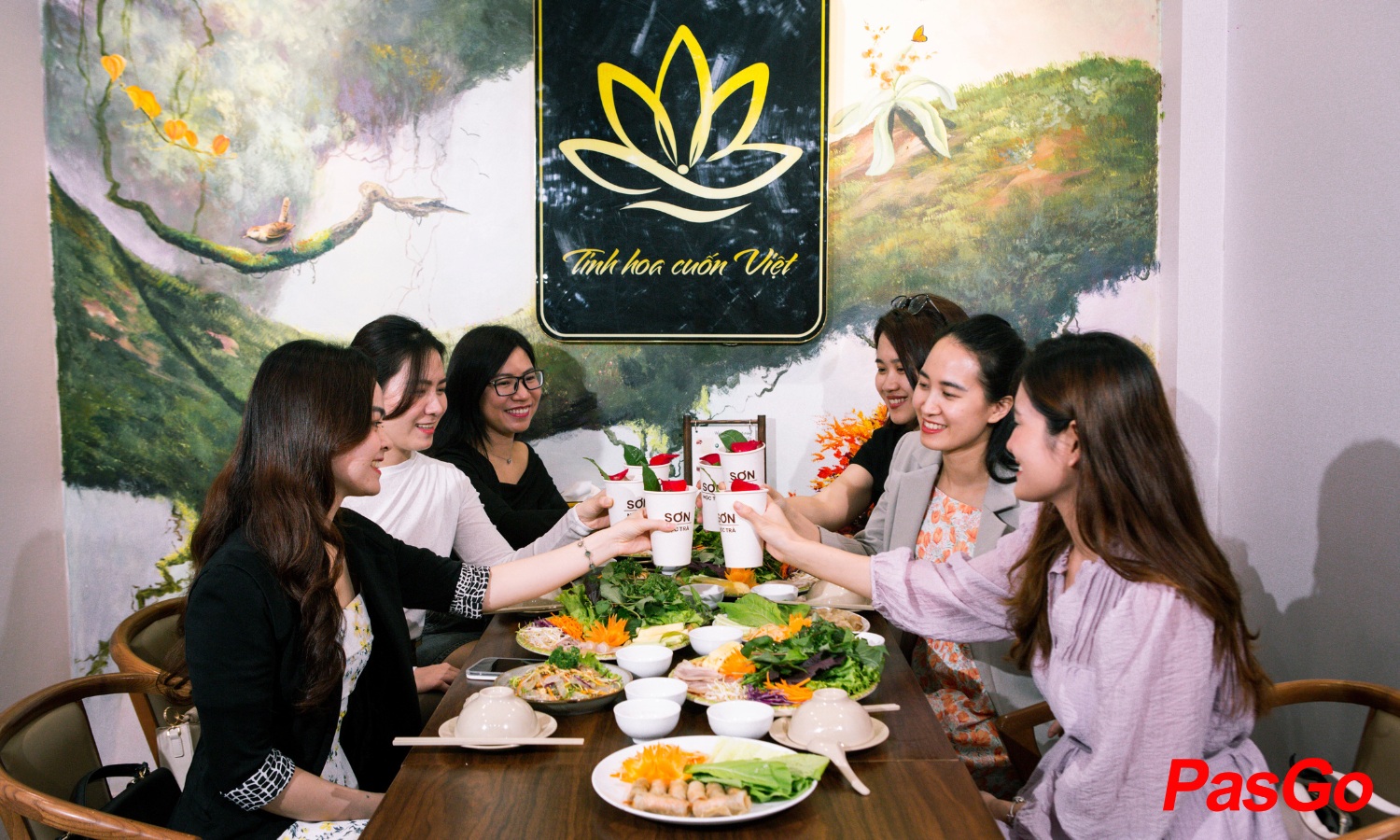 TẶNG 1 chân gà sốt thái/đậu hũ sốt kem chà bông khi đặt bàn từ 6 người lớn1