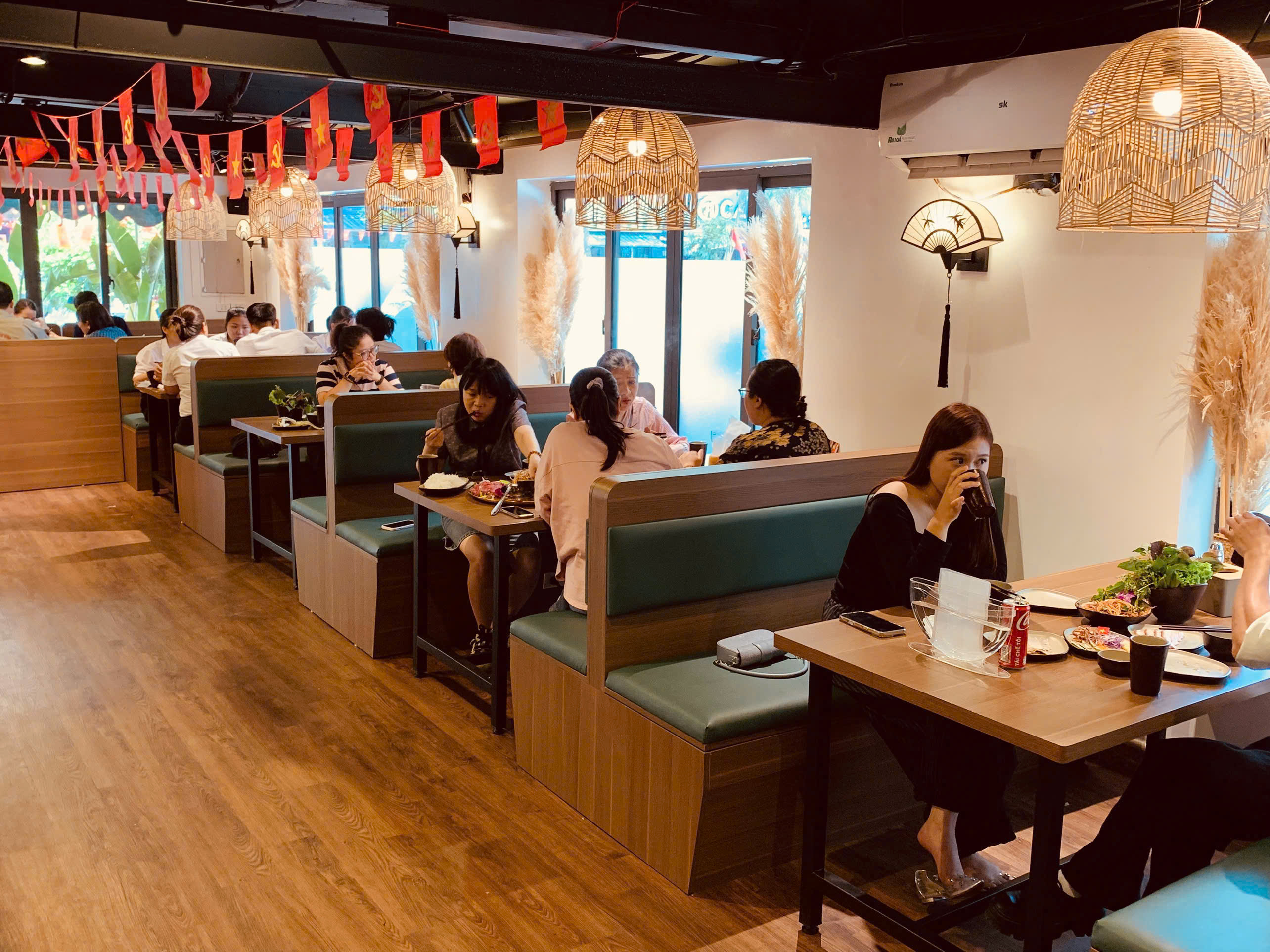 GIẢM 40% mẹt cuốn tinh hoa cho bàn từ 4 người lớn5