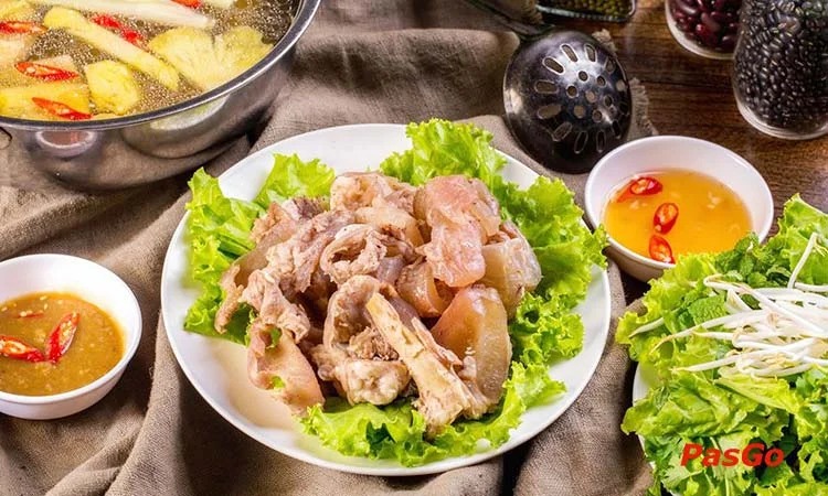 FREE rau nhúng và mỳ tôm khi dùng lẩu