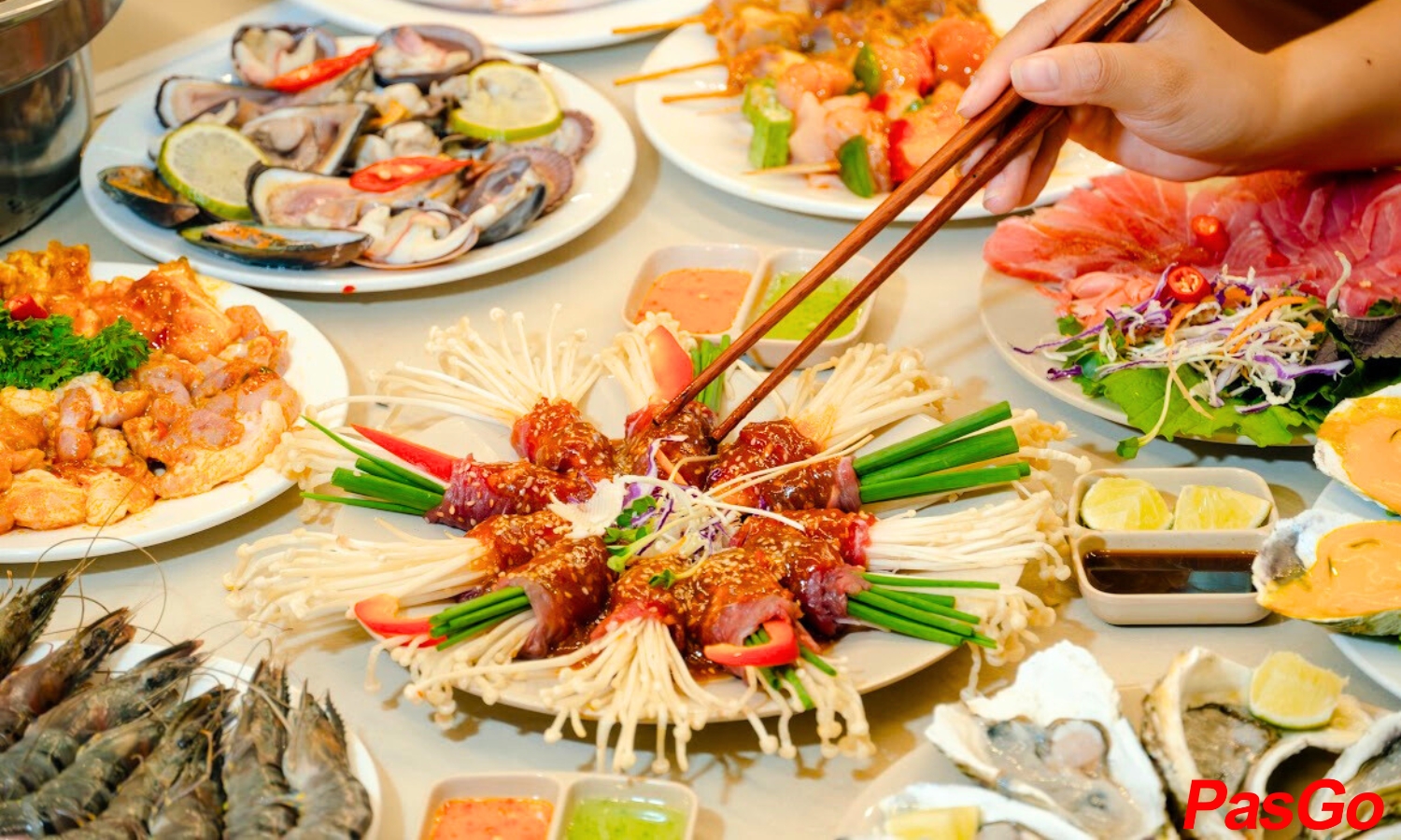 Đặt bàn 8 người lớn chọn 1 trong 3 ưu đãi2