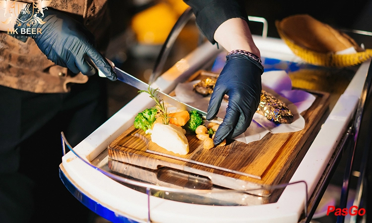 Ưu đãi uống bia Budweiser2