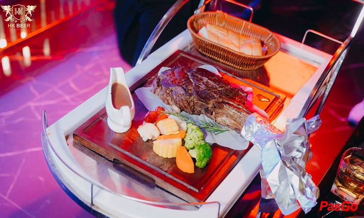 Ưu đãi uống bia Budweiser3