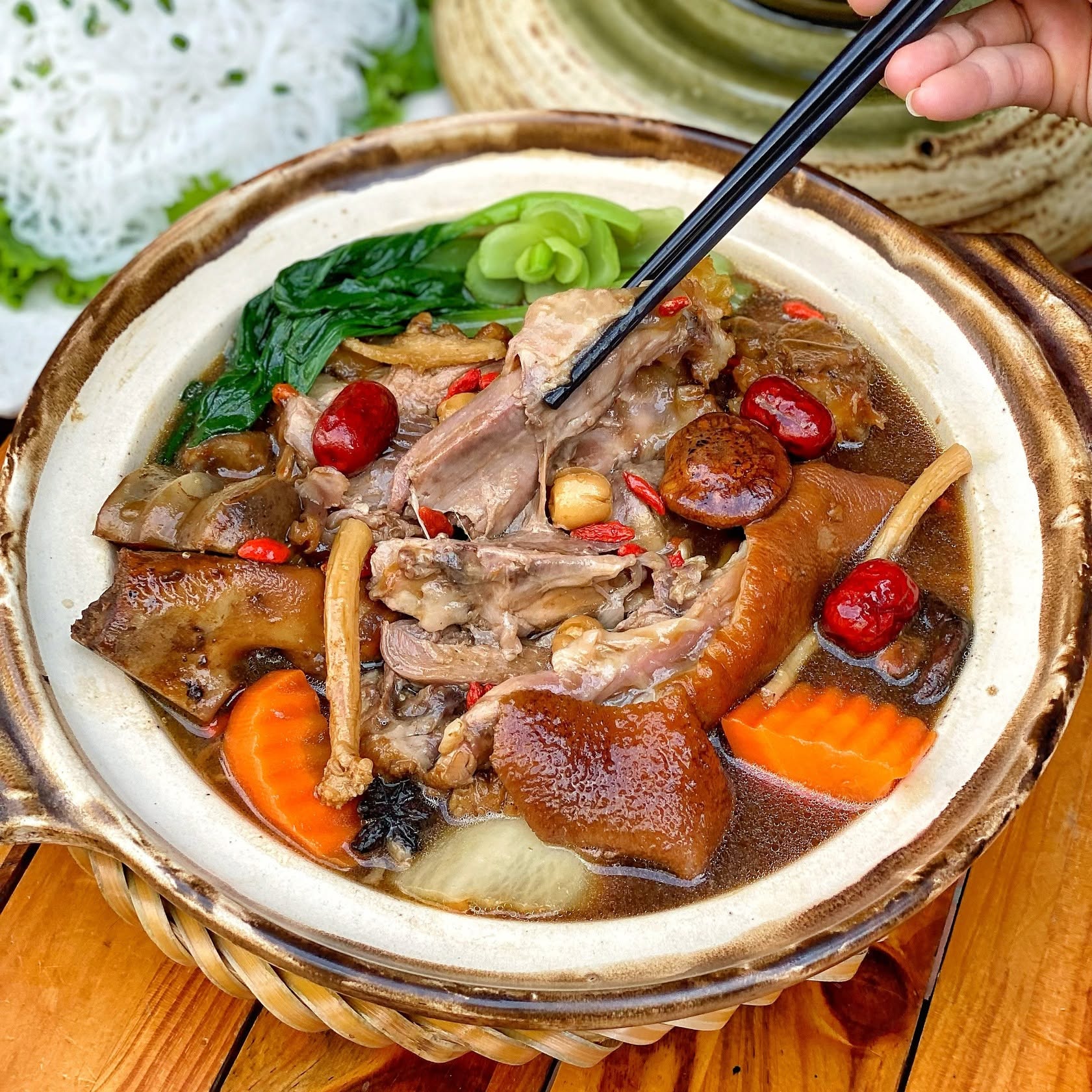 T3: GIẢM 50% Đùi heo hầm kiểu Đức/hầm thảo mộc/chiên giòn1
