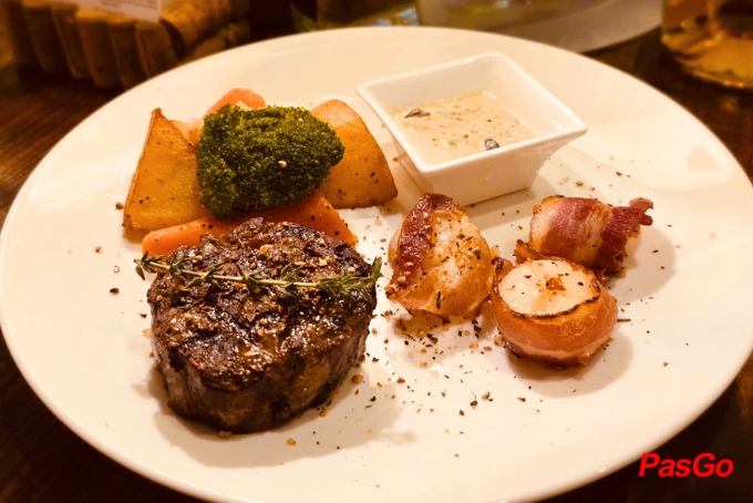 Mua 1 Beefsteak tặng 1 ly vang đỏ/trắng1