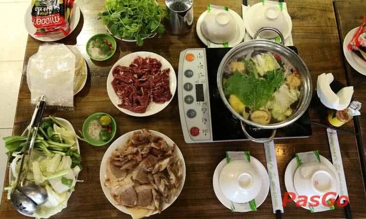 Miễn Phí Không Giới Hạn Các Loại Rau Nhúng Và Mì Ăn Liền Khi Gọi Lẩu3