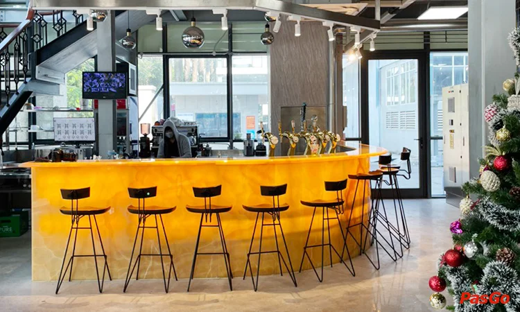 Tặng áo brand/mũ brand khi đặt bàn trước