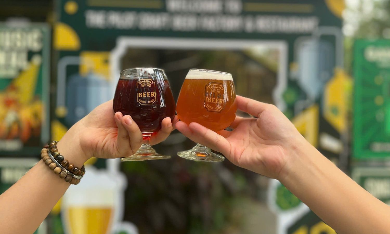 Tặng 3 tháp bia cho đoàn 30-49 khách4