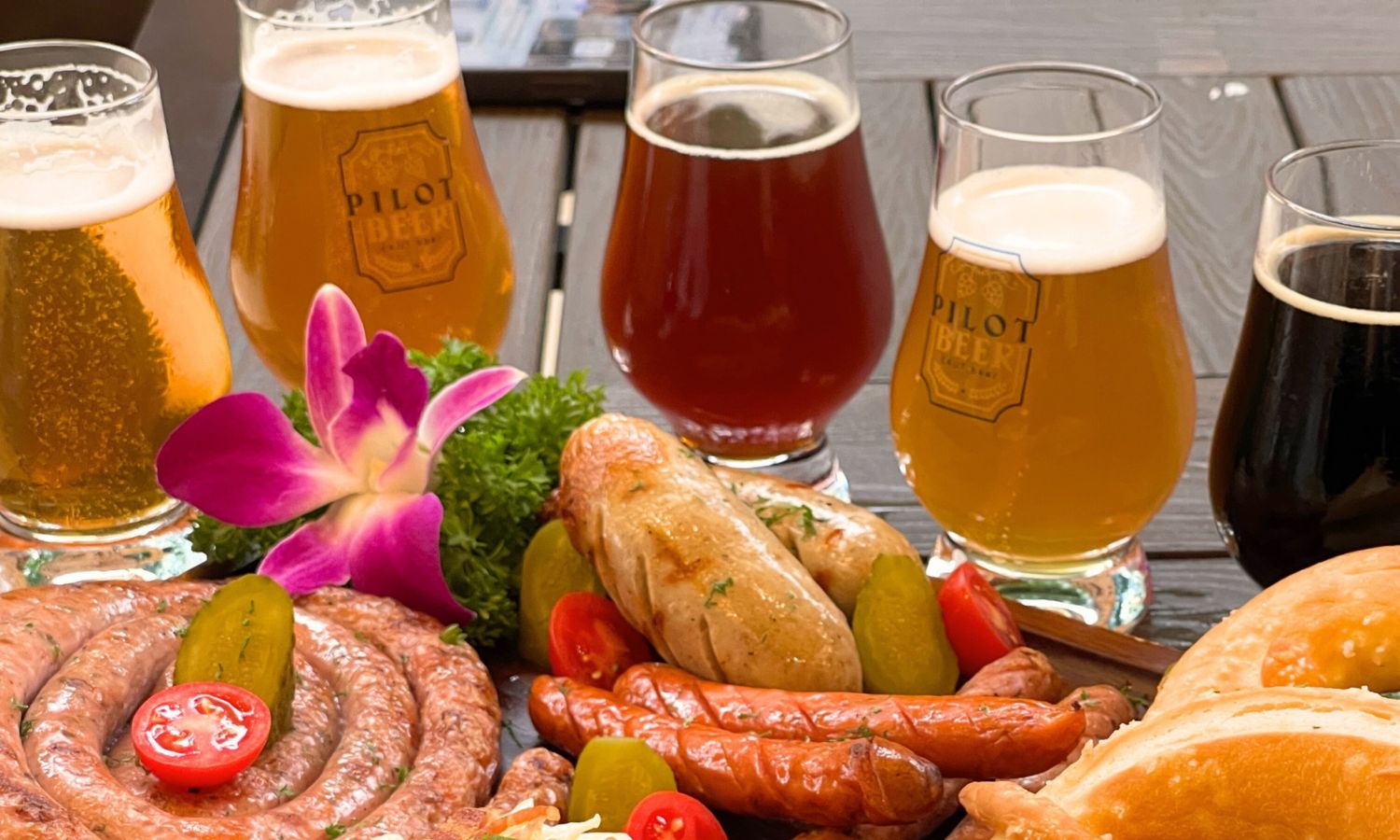 Tặng 3 tháp bia cho đoàn 30-49 khách5