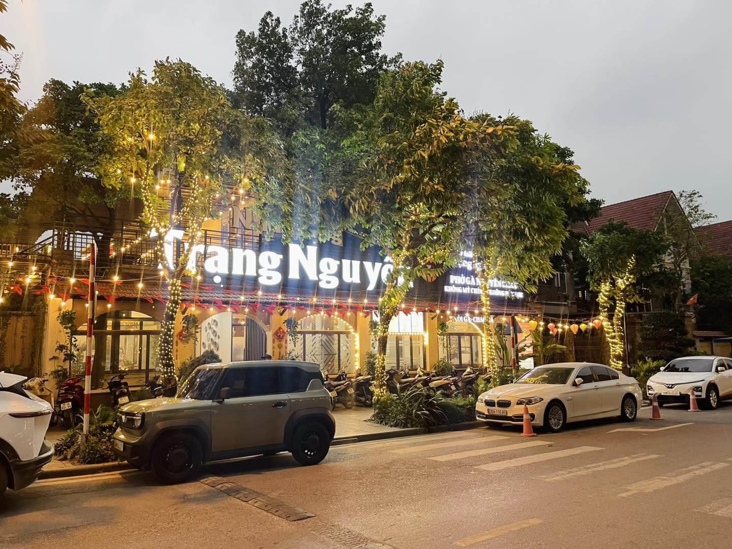 Giảm 10% trên tổng bill, Tặng hoa, bánh SN, trang trí, món ăn3