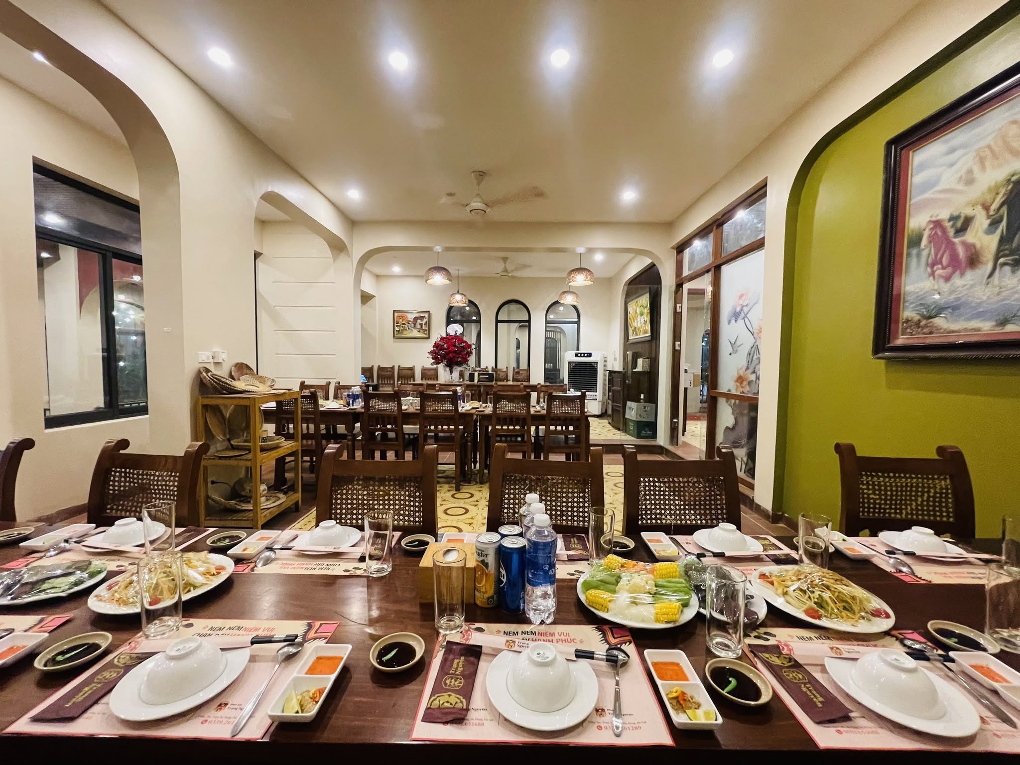 Giảm 10% trên tổng bill, Tặng hoa, bánh SN, trang trí, món ăn4