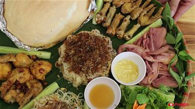 Chế Biến Mẹt Gà Và Mẹt Ốc Hấp Dẫn Tại Quán Góc Hà Nội